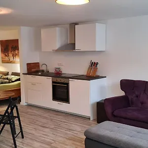 - Charmant, Gemuetlich & Zentral Apartment