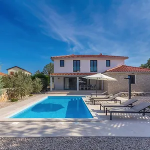  Ferienhaus Zora Kroatien